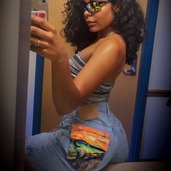 Oversized Customized “Dad” Levi’s Shorts - Picture 2 of 3